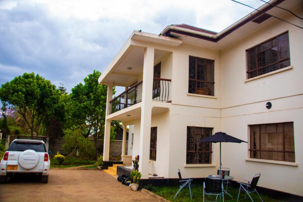 Bed and Breakfast Wakawaka House à Arusha Extérieur photo